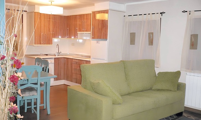 Laspaules Appartement | Homerez - Appt vue montagne Laspaúles