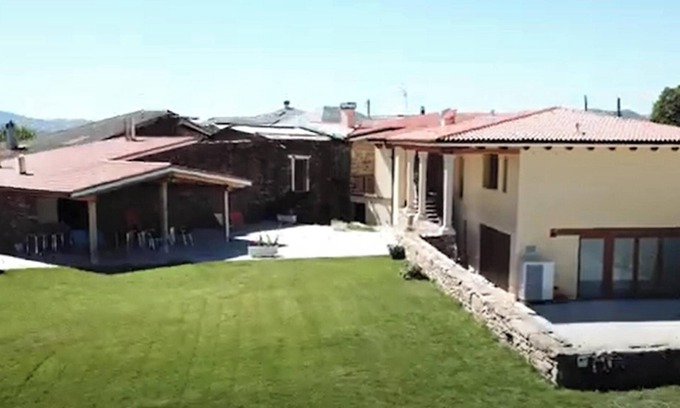Viana do Bolo Appartement | Homerez - Apt. with View in Mourisca