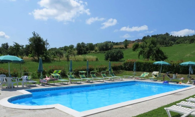 Caprese Michelangelo Maison | Homerez - Maison pour 4 pers. avec piscine partagée à Caprese Michelangelo