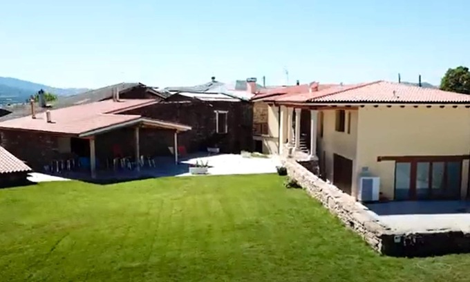 Viana do Bolo Appartement | Homerez - Beautiful apartement for 6 ppl. with garden and terrace at Mourisca
