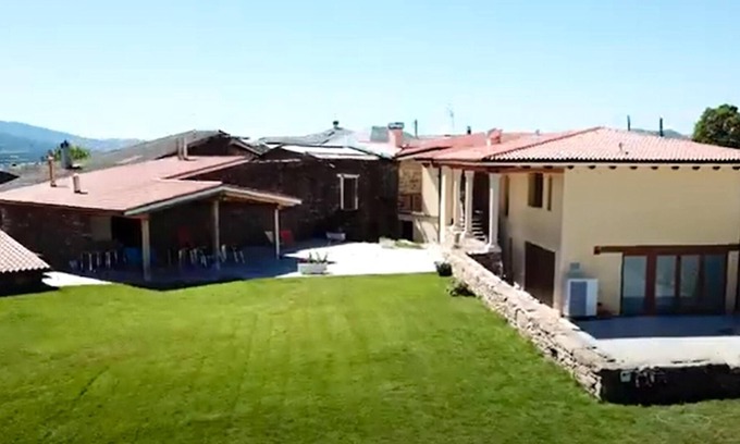 Viana do Bolo Appartement | Homerez - Beautiful appartement for 6 ppl. with garden and terrace at Mourisca