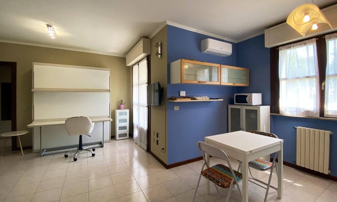 Vercelli Appartement | Homerez - Superbe appartement pour 2 pers. avec balcon à Vercelli