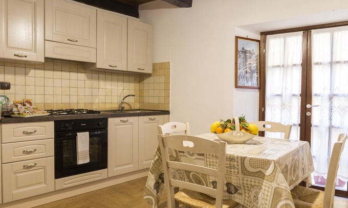 Arce Appartement | Homerez - Superbe appartement pour 3 pers. avec balcon à Arce