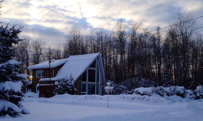Mashteuiatsh Chalet De Ski | Homerez - Superbe chalet pour 6 pers. avec jacuzzi à Mashteuiatsh