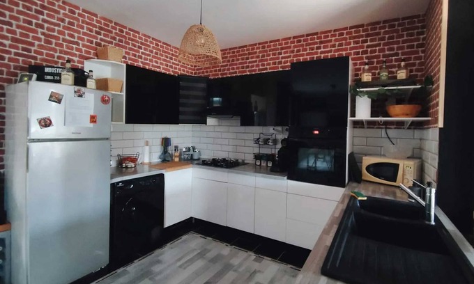 Lillers Maison | Homerez - Beautiful house for 5 ppl. with jacuzzi, spa and garden at Lillers
