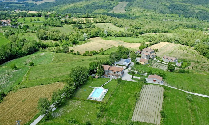 Caprese Michelangelo Maison | Homerez - Maison pour 18 pers. avec piscine et jardin à Caprese Michelangelo