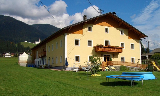 Strassen Appartement | Homerez - Appartement pour 19 pers. avec piscine partagée et terrasse à Strassen