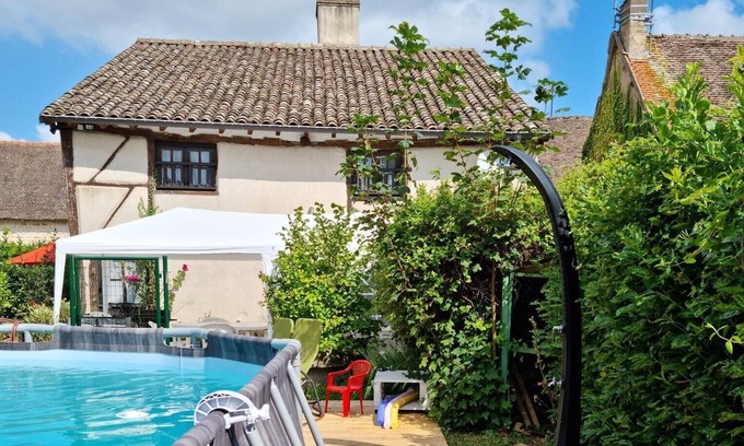 Gigny-sur-Saone Maison | Homerez - Big house for 15 ppl. with swimming-pool and garden at Gigny-sur-Saône