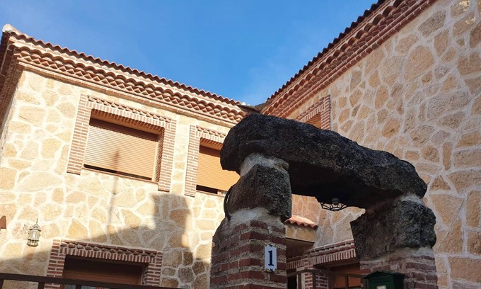 Navaluenga Maison | Homerez - Grande maison pour 9 pers. avec terrasse à Navaluenga