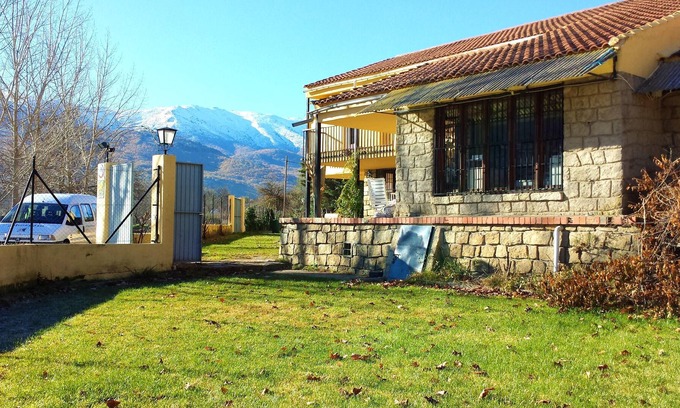 Navaluenga Maison | Homerez - Grande maison pour 30 pers. avec jardin et terrasse à Navaluenga
