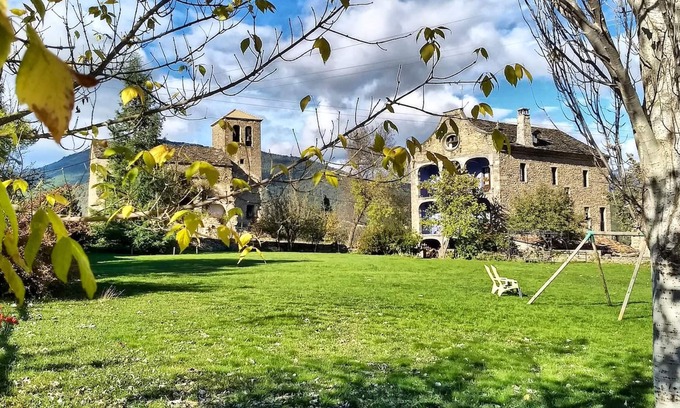 Albella Maison | Homerez - Big house for 18 ppl. with garden at Albella