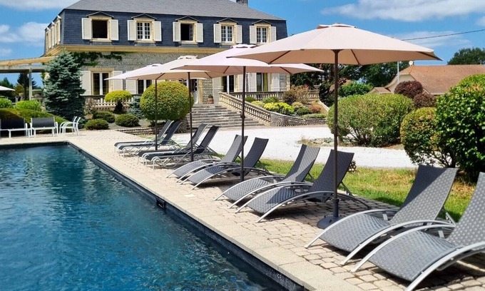 Bournos Maison | Homerez - Maison pour 19 pers. avec piscine, sauna, jardin et terrasse à Bourmos