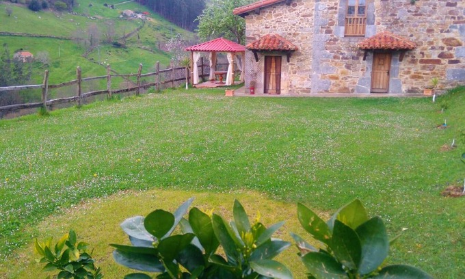 Riotuerto Maison | Homerez - Maison pour 10 pers. avec jacuzzi, terrasse et balcon à La Cavada