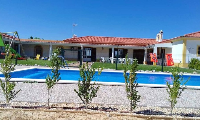 Grandola Villa | Homerez - Grande villa pour 10 pers. avec piscine et terrasse à Grândola