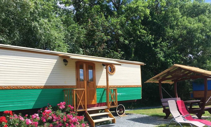Saint-Pardoux Maison | Homerez - Superbe bungalow pour 4 pers. avec piscine partagée à Saint-Pardoux
