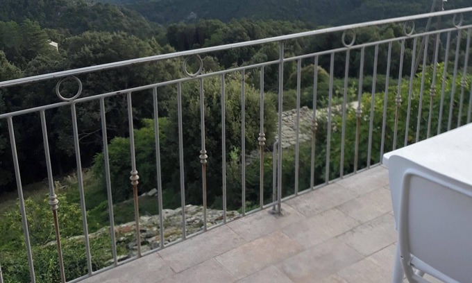 Isolaccio-di-Fiumorbo Appartement | Homerez - Appartement charmant à Isolaccio-Di-Fiumorbo