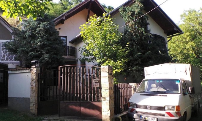 Sibiel Chalet De Ski | Homerez - Chalet in Sibiel, mountain and lake views