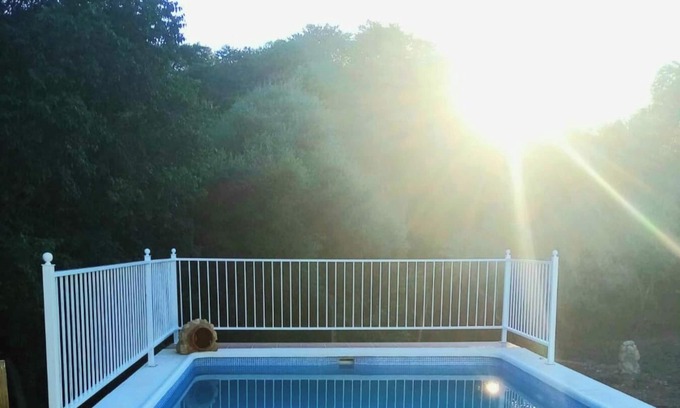 Almodovar del Rio Chalet De Ski | Homerez - Chalet chaleureux à Córdoba avec piscine privée