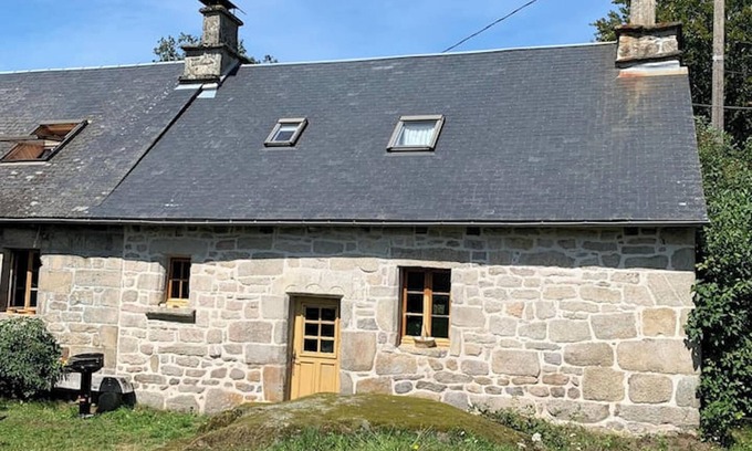 Chaumeil Maison | Homerez - Charming granite house in Chaumeil with private garden.