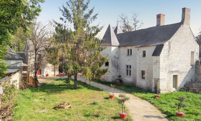 Courchamps Maison | Homerez - Charming house in Courchamps with garden view