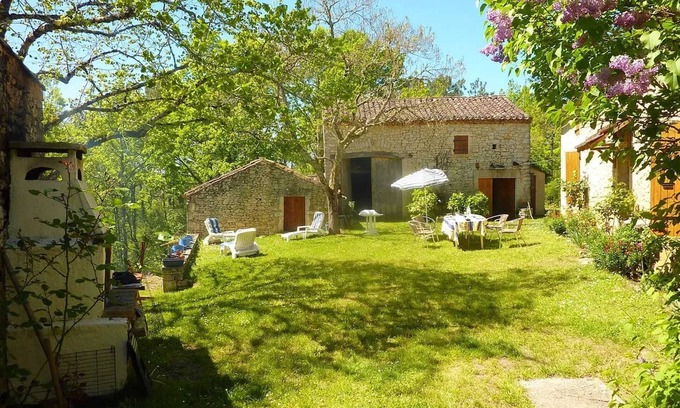 Les Junies Maison | Homerez - Maison charmante à Les Junies avec vue sur jardin
