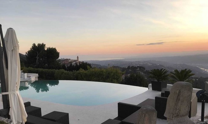 Aspremont Maison | Homerez - Maison charmante à Aspremont avec piscine privative