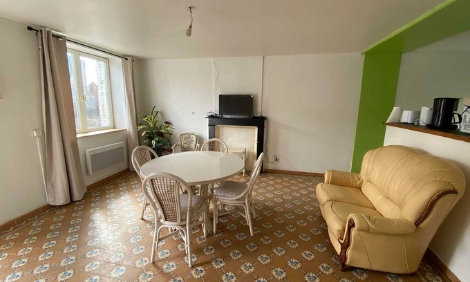 Audignies Maison | Homerez - Maison chaleureuse à Audignies avec stationnement privé