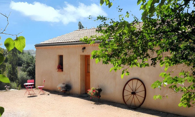 Molieres Maison | Homerez - Charming House in Molières with Lake View