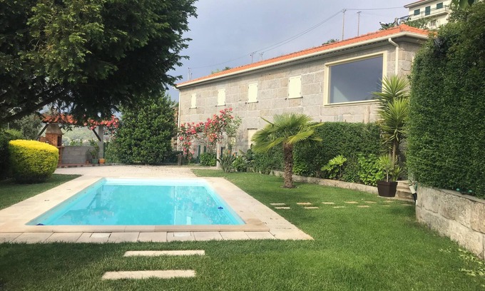 Resende Villa | Homerez - Villa de charme à Resende avec piscine privée