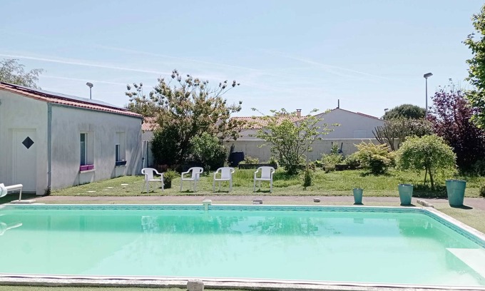 La Jarrie Appartement | Homerez - Appartement confortable avec piscine à La Jarrie