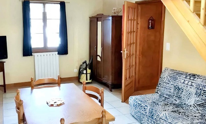 Mesnay Appartement | Homerez - Comfortable Apartment in Mesnay - 70 m² - Private Balcony