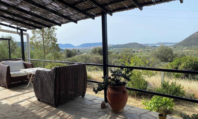 Ermionida Maison | Homerez - Maison confortable avec vue mer et montagne à Ermioni