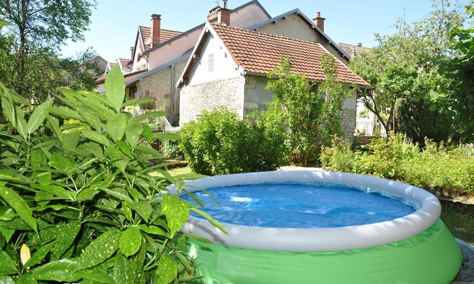 Ornans Maison | Homerez - Maison confortable à Ornans - Jardin