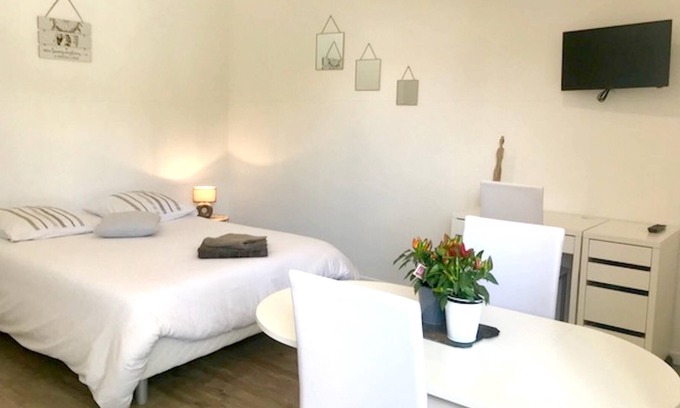 Zone d'Activite Sud-Est Appartement | Homerez - Joli studio pour 2 pers. avec jardin et terrasse à Rennes