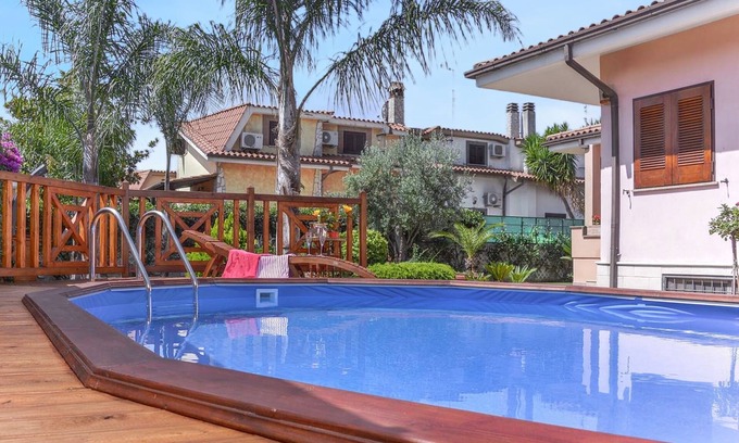 Ladispoli Villa | Homerez - Villa conviviale à Ladispoli avec piscine privée