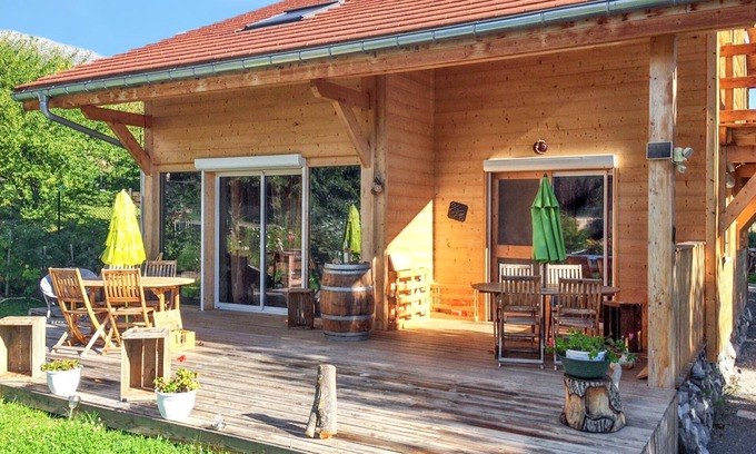 Gap Maison | Homerez - Maison de campagne à Gap avec vue sur la montagne.