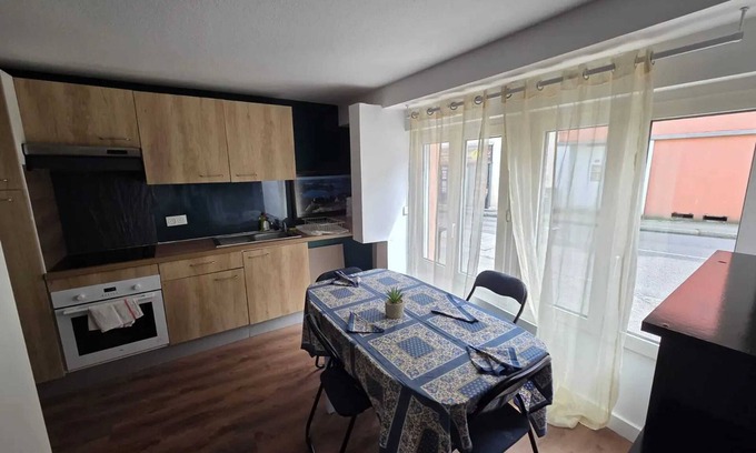 Rive Droite Appartement | Homerez - Appartement confortable à Brest