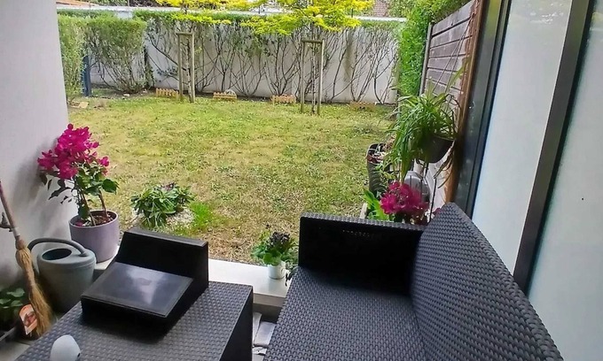 La Grace de Dieu Sud Appartement | Homerez - Cozy Apartment in Caen with Terrace and Garden