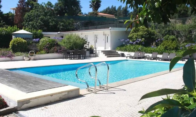 Paredes Maison | Homerez - Maison cosy avec piscine à Vandoma