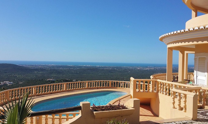 Alfeicao Maison | Homerez - Casa familiar refinada en Loulé con piscina privada