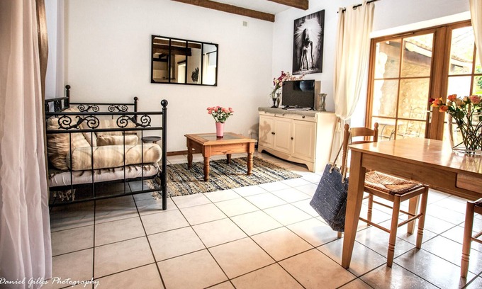 Saint-Front-de-Pradoux Maison | Homerez - Maison pour 4 pers. avec piscine partagée, jacuzzi, spa et terrasse