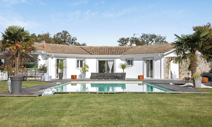 Saint-Germain-dEsteuil Villa | Homerez - Villa à Saint-Germain-d'Esteuil