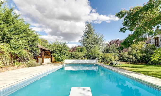 Saint-Germain-sur-Ecole Maison | Homerez - Maison pour 3 pers. avec piscine et jardin à Saint-Germain-sur-École