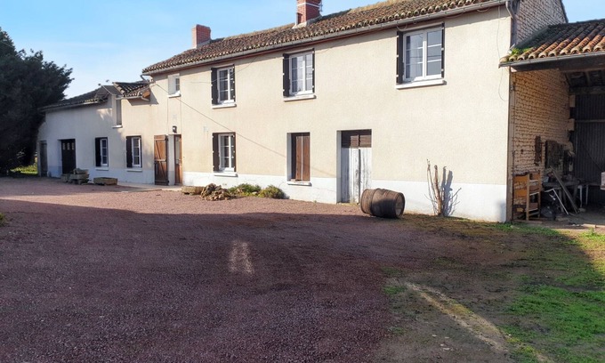Les-Trois-Moutiers Maison | Homerez - Maison aux Trois-Moutiers