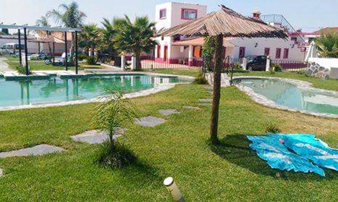 Montoito Maison | Homerez - Maison pour 4 pers. avec piscine partagée, jardin et balcon à Montoito
