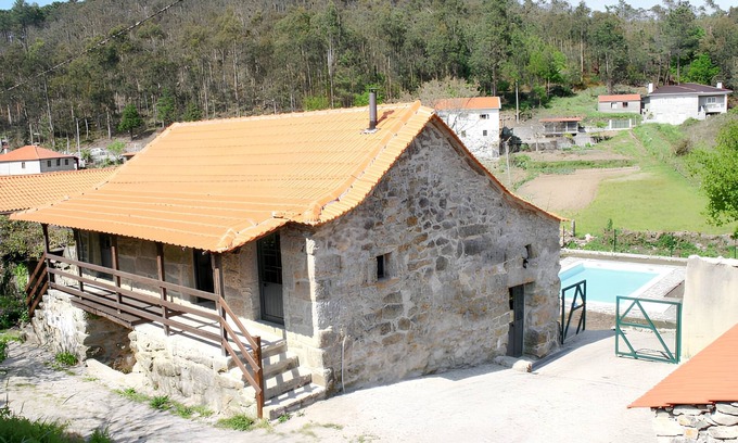 Meada Maison | Homerez - House in Águeda, shared pool