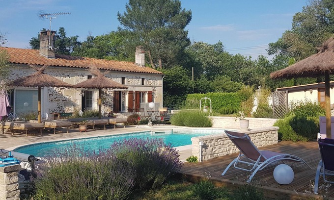 Bussac-Foret Maison | Homerez - House in Bussac-Forêt
