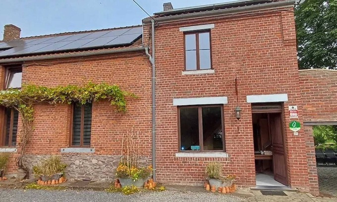 Montignies-sur-Roc Maison | Homerez - House in Montignies-sur-Roc