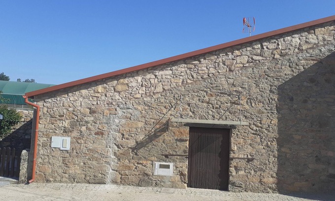 Salsas Maison | Homerez - House in Parada with mountain view