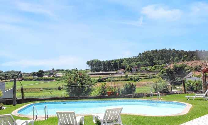 Vila Nova de Famalicao Maison | Homerez - Maison à Requião avec piscine